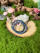 Load image into Gallery viewer, Blue Kyanite Bracelet