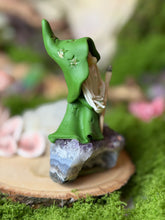 Load image into Gallery viewer, Amethyst Cluster with Wizard