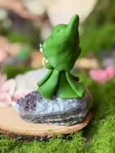 Load image into Gallery viewer, Amethyst Cluster with Wizard
