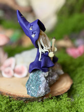 Load image into Gallery viewer, Amethyst Cluster with Wizard
